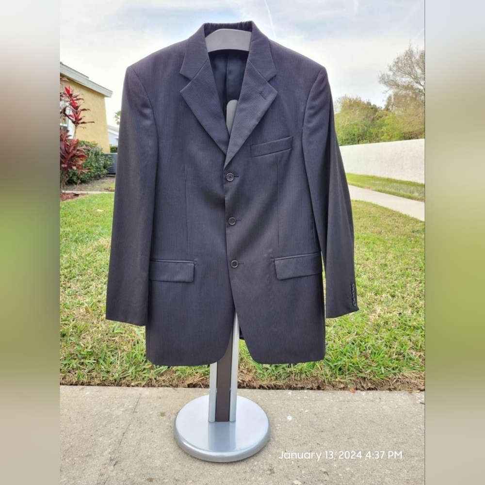 Barneys New York Suit 40R